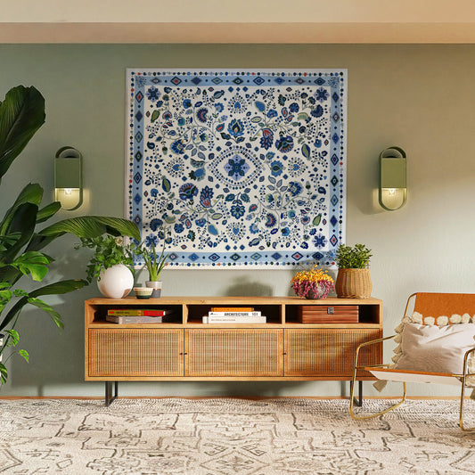 Tapiz Divino Azul aportando profundidad y personalidad a un ambiente contemporáneo.